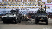 Pasukan TNI menggelar Apel Konsolidasi PAM Pemilu 2019 Pasca Pemungutan Suara dan Kesiapan Dalam Mengamankan Penetapan Hasil Perhitungan Suara Pemilu Tingkat Nasional di JIExpo Kemayoran, Jakarta, Jumat (26/4/2019).