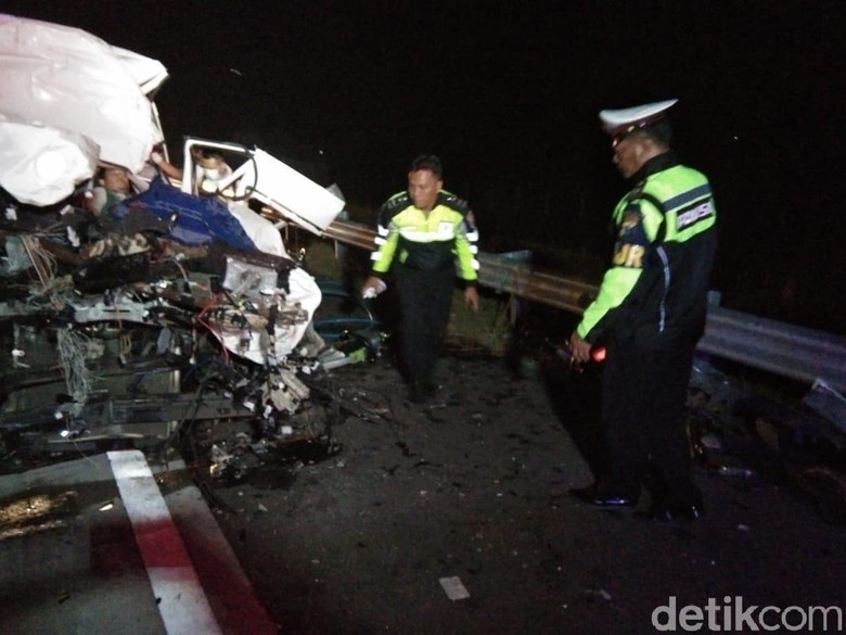 Penyebab Laka Mahasiswa Unhasy: Sopir Ngantuk dan Ngebut 110 Km/Jam Penyebab Laka Mahasiswa Unhasy: Sopir Ngantuk dan Ngebut 110 Km/Jam