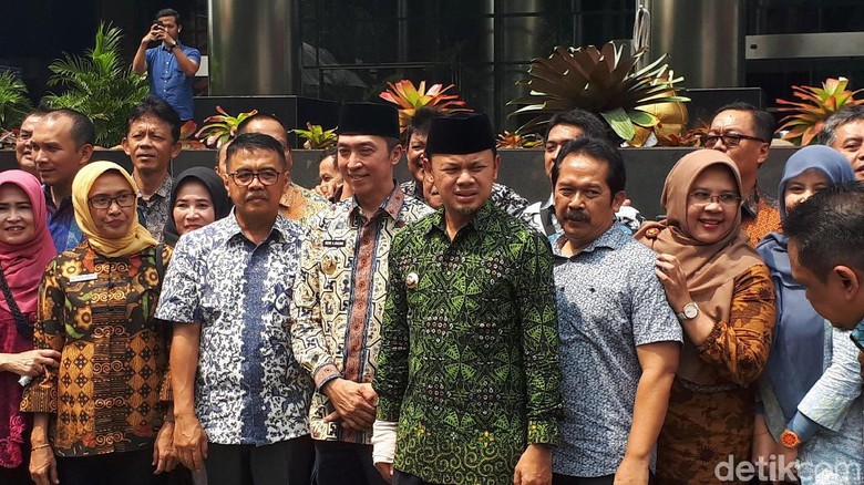 Wali Kota Bogor Bima Arya Boyong Anak Buah Lapor LHKPN ke KPK Wali Kota Bogor Bima Arya Boyong Anak Buah Lapor LHKPN ke KPK