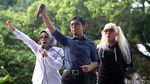 Bawa Perlengkapan Dapur, Emak-emak Pendukung Prabowo Demo KPU