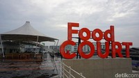 Puas belanja, Anda bisa membawa seafood mentah ini ke area food court. Di sini seafood bisa diolah jadi makanan enak. Foto: Devi S. Lestari/detikfood