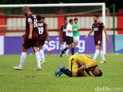 Lima menit berselang, Bhayangkara sukses menggandakan kedudukan. Kali ini Dendy sendiri yang menyarangkan gol dengan sepakan kaki kiri di kotak penalti. Tuan rumah memimpin 2-0.