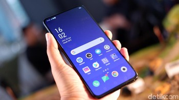 Oppo Reno 10x Lossless Zoom hadir dengan layar AMOLED 6,6 inch. Foto: Adi Fida Rahman/detikINET