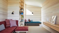 Rumah tersebut juga didesain tinggi ke atas guna menyeimbangkan kondisi tanah bekas rawa serta tahan terhadap badai. Foto: Dok. Inhabitat/Ryall Sheridan Architects