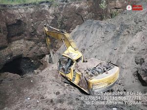 Tebing di Karangasem Bali Runtuh, Sopir Ekskavator Tewas Tertimbun