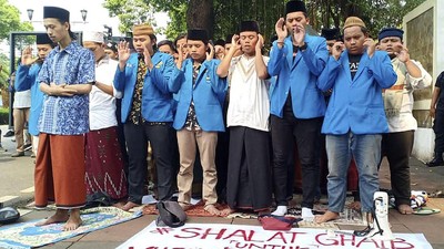 Salat Gaib dan Doa untuk Mujahid Demokrasi