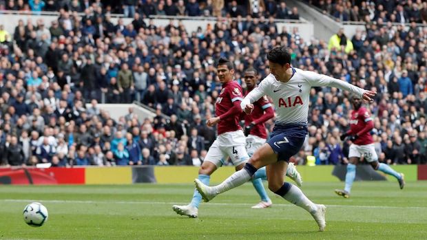 Son Heung-min gagal cetak gol ke gawang West Ham.