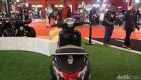 Lalu jika beli Lambretta di IIMS 2019 kapan bisa menerima unitnya? Pesan di IIMS 2019, Agustus baru akan dikirim, jelas Adrianus. Foto: Pradita Utama