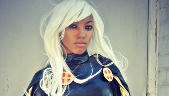 Storm, superhero yang dikenalkan pada tahun 1975 diperankan oleh cosplayer Resha Crumpler. (Foto: The Gamer)