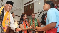 Sedikitnya 100 generasi muda di wilayah sekitar Kota Tua Jakarta yang bergerak di industri kreatif berkesempatan untuk mempromosikan produk serta layanan yang dimiliki kepada para pengunjung, membangun jaringan bisnis serta memberikan pemahaman mengenai nilai-nilai budaya dan sejarah Kota Tua demi mengembangkan bisnis wirausaha yang dimiliki oleh mereka. Foto: dok. Citi Indonesia