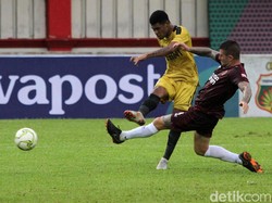 Bertanding di Stadion PTIK, Kebayoran Baru, Jakarta Selatan, Sabtu (27/4/2019), Bhayangkara mampu unggul saat laga baru berjalan 10 menit. Nur Iskandar yang membuka keunggulan tuan rumah.