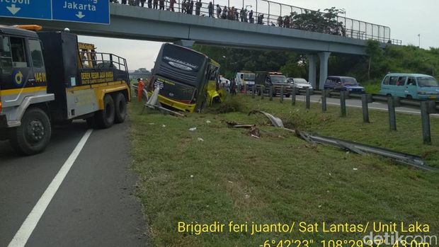 Tukang Babat Rumput Tewas Ditabrak Bus di Tol Palikanci