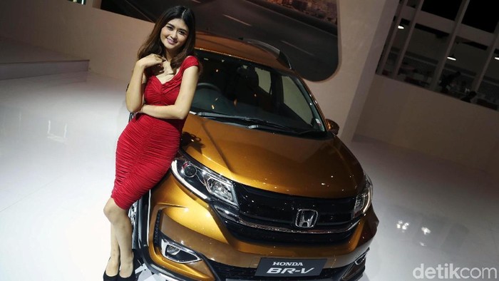 Honda BR-V yang diluncurkan di Indonesia Internasional Motor Show (IIMS) 2019 di JIExpo Kemayoran, Jakarta, memang keren dan canggig. Namun SPG-nya pun tidak kalah cantik.
