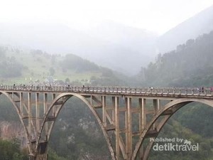 Turing ke Eropa Timur dari Italy Menggunakan Motor