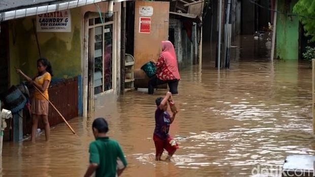 Banjir Buat Ribuan Warga DKI Mengungsi, Adakah Dana Bantuan?