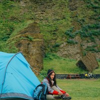 Hobi traveling tersebut ternyata juga dimanfaatkan Sabrina untuk melakukan kegiatan sosial. Sembari jalan-jalan, ia beramal. Foto: Instagram