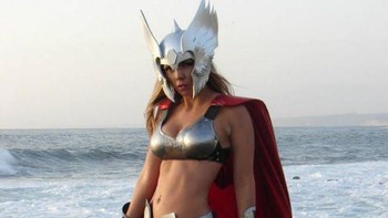 Thor, diperankan oleh cosplayer Toni Darling. (Foto: The Gamer)