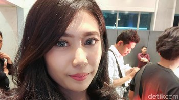 Hasil kamera depan dengan AI aktif. Foto: Adi Fida Rahman/detikINET