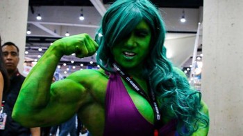 Hulk, keren! cosplayer Isabelle memiliki otot besar layakya Hulk. (Foto: The Gamer)