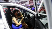 SPG ini juga siap memberikan informasik tentang produk Hyundai.