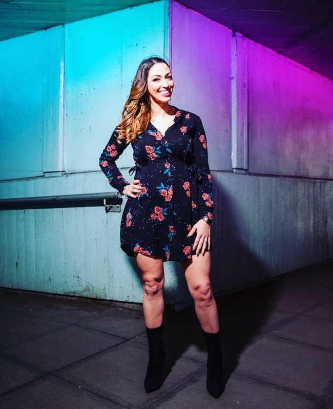 Kehidupan Sabrina ketika muda memang tak bisa dibilang mudah. Ia sempat tidak punya rumah dan hidup di jalanan ketika remaja. Saat itu, ia pun berjualan koran untuk menghasilkan uang. Foto: Instagram @dr_sab_cohenhatton