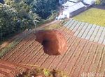 Suara Gemuruh, Lubang Raksasa Muncul Lagi di Sukabumi Suara Gemuruh, Lubang Raksasa Muncul Lagi di Sukabumi