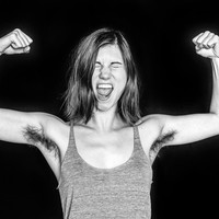 Sejumlah model mengungkap ketidakpedulian mereka terhadap pendapat orang mengenai bulu di tubuhnya. Beberapa dari mereka juga mendapat respon positif dari netizen yang berterima kasih telah mendukung pesan yang memberdayakan wanita.  Foto: Instagram @benhopper