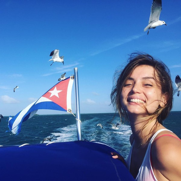 Ana punya hobi liburan traveling dunia. Tetapi, dia juga sering mempromosikan keindahan Kuba di Instagram pribadinya (Instagram/ana_d_armas) Ana punya hobi liburan traveling dunia. Tetapi, dia juga sering mempromosikan keindahan Kuba di Instagram pribadinya (Instagram/ana_d_armas)