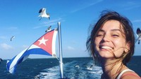 Ana punya hobi liburan traveling dunia. Tetapi, dia juga sering mempromosikan keindahan Kuba di Instagram pribadinya (Instagram/ana_d_armas)