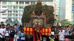 Aksi Srikandi Polwan Gelar Pertunjukan Reog di CFD
