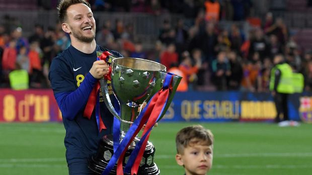 Ivan Rakitic jadi pemain yang masuk daftar bakal dilepas Barcelona. (