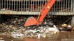 Penampakan Terkini Tumpukan Sampah di Pintu Air Manggarai