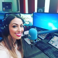 Ibu satu anak tersebut pun memilih profesi pemadam kebakaran karena bisa membantu orang. Alasan pemadam kebakaran menarik bagiku karena aku menghabiskan waktu di jalanan menjalani hari yang buruk dan pemadam kebakaran sangat beruntung karena bisa membantu orang ketika mereka memiliki hari terburuk, tuturnya. Foto: Instagram @dr_sab_cohenhatton