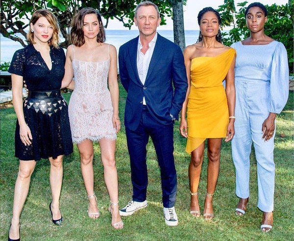 Ana akan bersandingan dengan aktor Daniel Craig yang kembali mendapat kepercayaan untuk memerankan agen rahasia 007 tersebut (Instagram/ana_d_armas) Ana akan bersandingan dengan aktor Daniel Craig yang kembali mendapat kepercayaan untuk memerankan agen rahasia 007 tersebut (Instagram/ana_d_armas)