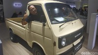 Yap, PT Suzuki Indomobil Sales (SIS) sengaja menampilkan satu unit mobil pikap tersebut sebab menjadi jawara dalam kompetisi yang bertajuk Legenda Carry. Foto: Ridwan Arifin