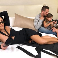 Untuk mendapatkan tubuh seperti ini Kourtney diketahui mengandalkan latihan intensif bersama trainer. Foto: Instagram @kourtneykardash