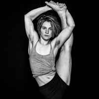 Untuk tampil mulus, sebagian wanita sering mencukur hingga melakukan perawatan laser untuk menghilangkan bulu kaki. Mencukur atau tidak, tentu itu semua tergantung pilihan masing-masing. Foto: Instagram @benhopper