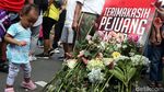 Aksi Tabur Bunga untuk Penghormatan Pejuang Pemilu