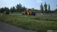 Contohnya, 50 meter atau 100 meter jalan beton, 15-20 meternya aspal. Begitu seterusnya hingga ke pintu keluar tol Palimanan.