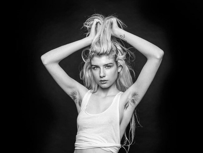 Beberapa model juga tampil dengan pakaian dalam untuk menonjolkan kecantikan alami mereka. Foto: Instagram @benhopper