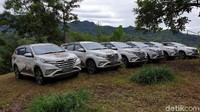 Sebagai informasi, ads 6 (enam) unit All New Terios yang disediakan dalam acara ini. Yakni Terios varian R Deluxe yang terdiri dari 5 Terios M/T dan 1 Terios A/T, siap mengantar para peserta yang terdiri dari tim Daihatsu dan jurnalis. Foto: Luthfi Anshori