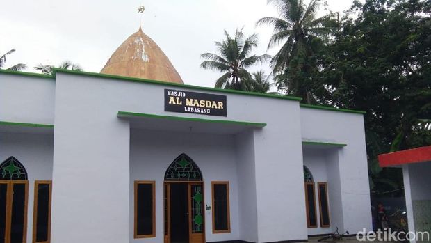 Perlengkapan Salat di Masjid Polman Sulbar Dibakar Orang Tak Dikenal