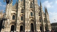 Katedral Milano, bangunan bersejarah yang jadi ikon Kota Milan di Italia. Oke juga jepretan Ana (Instagram/ana_d_armas)