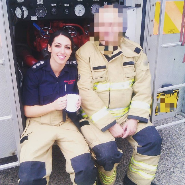 Ketika pertama kali bergabung, Sabrina menjadi wanita pertama di pemadam kebakaran daerah Risca pada usia 18. Kini, ia pun menjabat sebagai deputy assistant commissioner dan menjadi wanita berpangkat tertinggi di Inggris. Foto: Instagram @dr_sab_cohenhatton