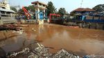 Penampakan Terkini Tumpukan Sampah di Pintu Air Manggarai
