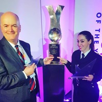 Itu sangat tidak menyenangkan. Tapi ada beberapa hal positif yang datang dari sana. Salah satunya yang aku bicarakan dalam buku adalah bagaimana kehidupan tersebut membentuk apa yang datang kemudian, ungkapnya dilansir Dailymail. Foto: Instagram @dr_sab_cohenhatton