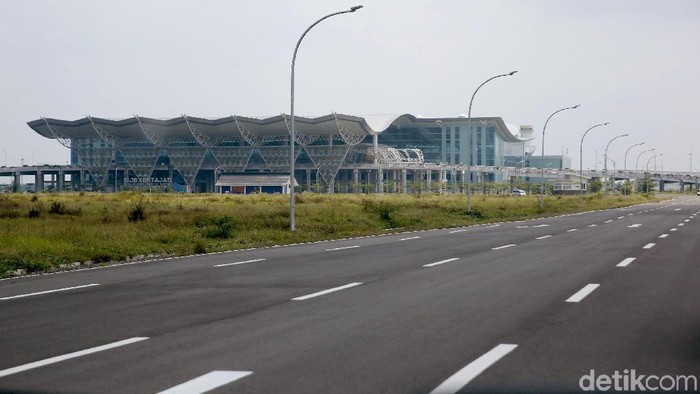 Bandara Kertajati sudah beroperasi sejak beberapa bulan lalu. Yuk lihat dari dekat berbagai sisi bandara ini.