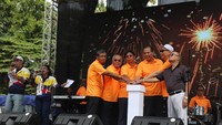 Tak hanya jalan santai, rangkaian kegiatan lainnya juga dilakukan seperti, renovasi sekolah, pengobatan kesehatan gratis dan doroh darah, serta fun walk, lomba olahraga dan seni. Istimewa.