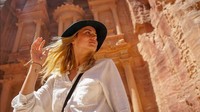 Petra, kota batu yang terkenal dari Yordania. Ana begitu terkesima dengan sejarahnya (Instagram/ana_d_armas)