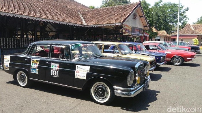 Mobil Kuno Antik Banjiri Kota Purworejo Mobil Kuno Antik Banjiri Kota Purworejo